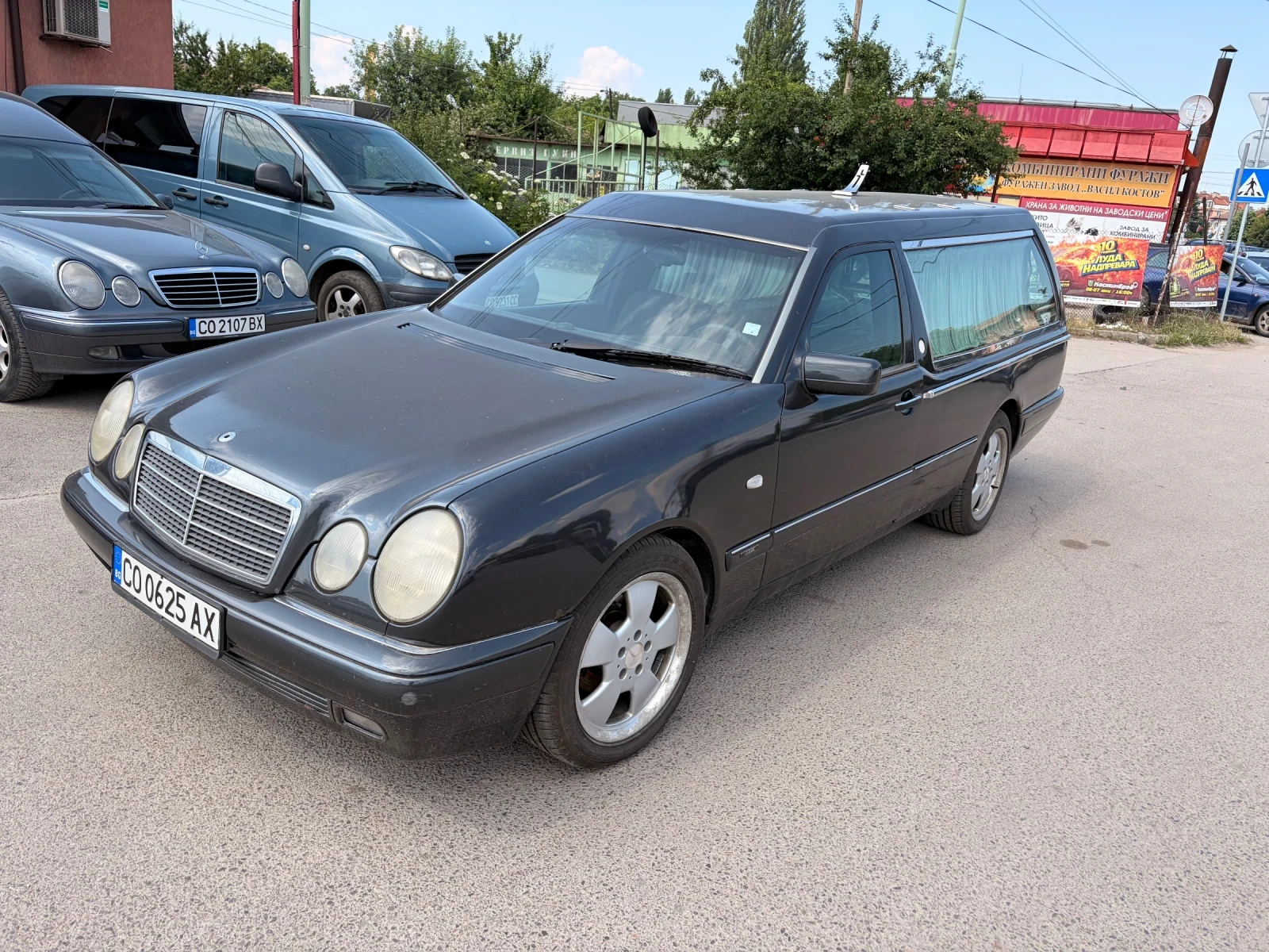 Mercedes-Benz E 220 Специален Автомобил, снимка 2 - Автомобили и джипове - 55067628
