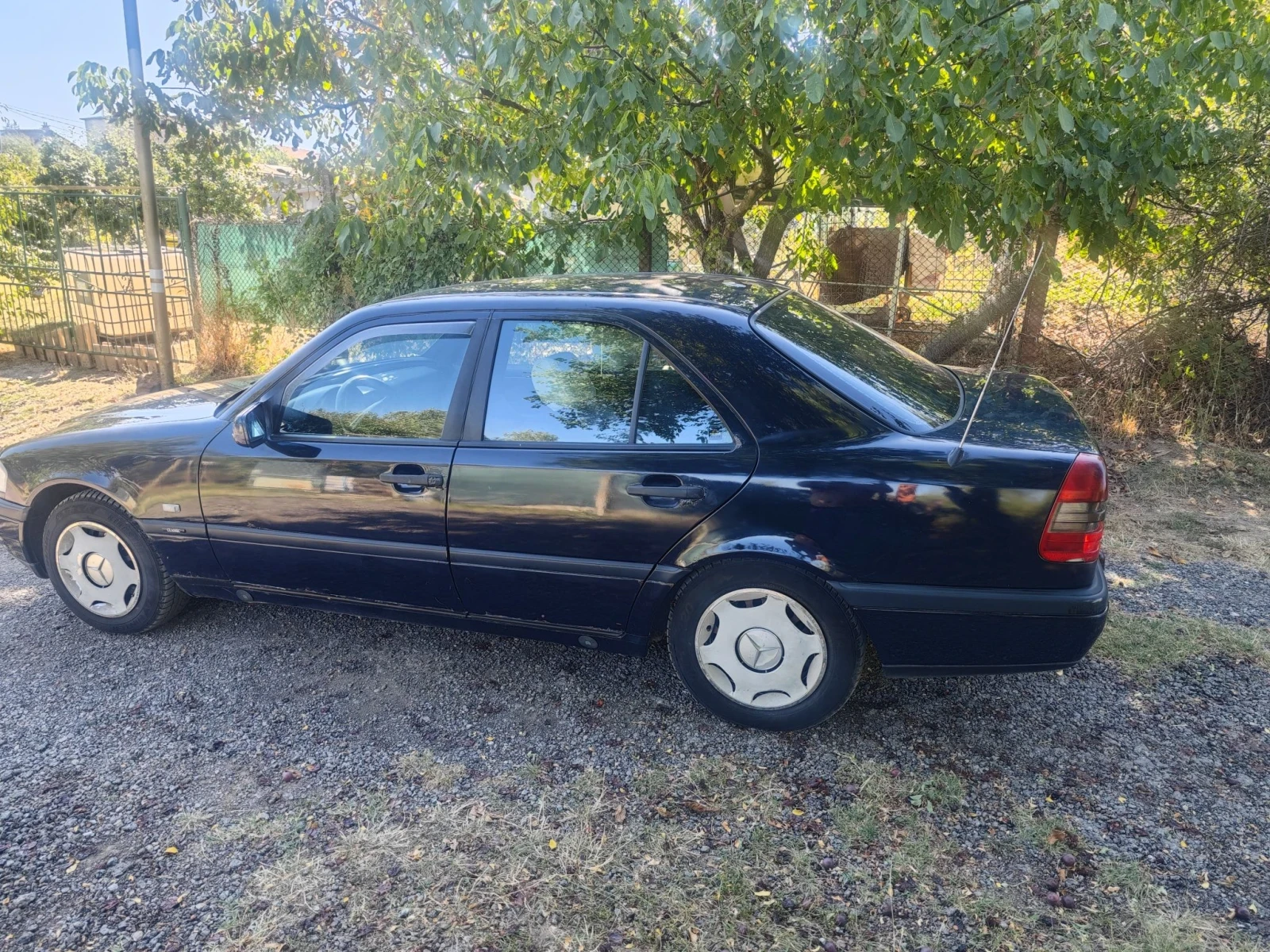 Mercedes-Benz C 220, снимка 2 - Автомобили и джипове - 56057848