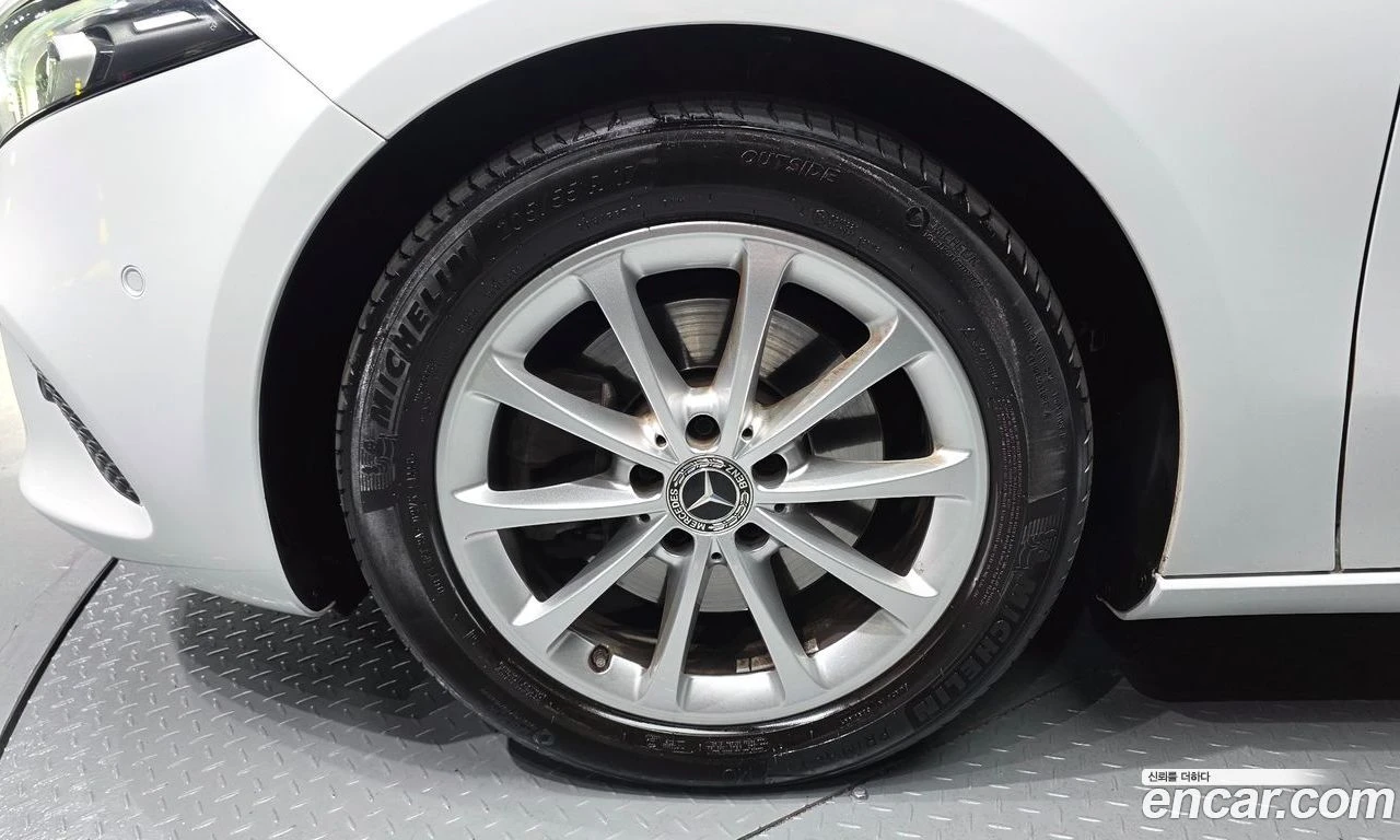 Mercedes-Benz A 220 * Подгрев* Камера* М.Точка* CARPLAY, снимка 5 - Автомобили и джипове - 56062188
