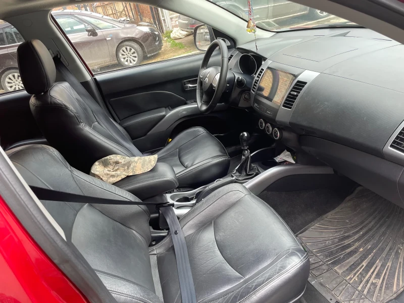 Mitsubishi Outlander 2.0 140 кс4х4 navi/koga/keyless, снимка 8 - Автомобили и джипове - 52380268
