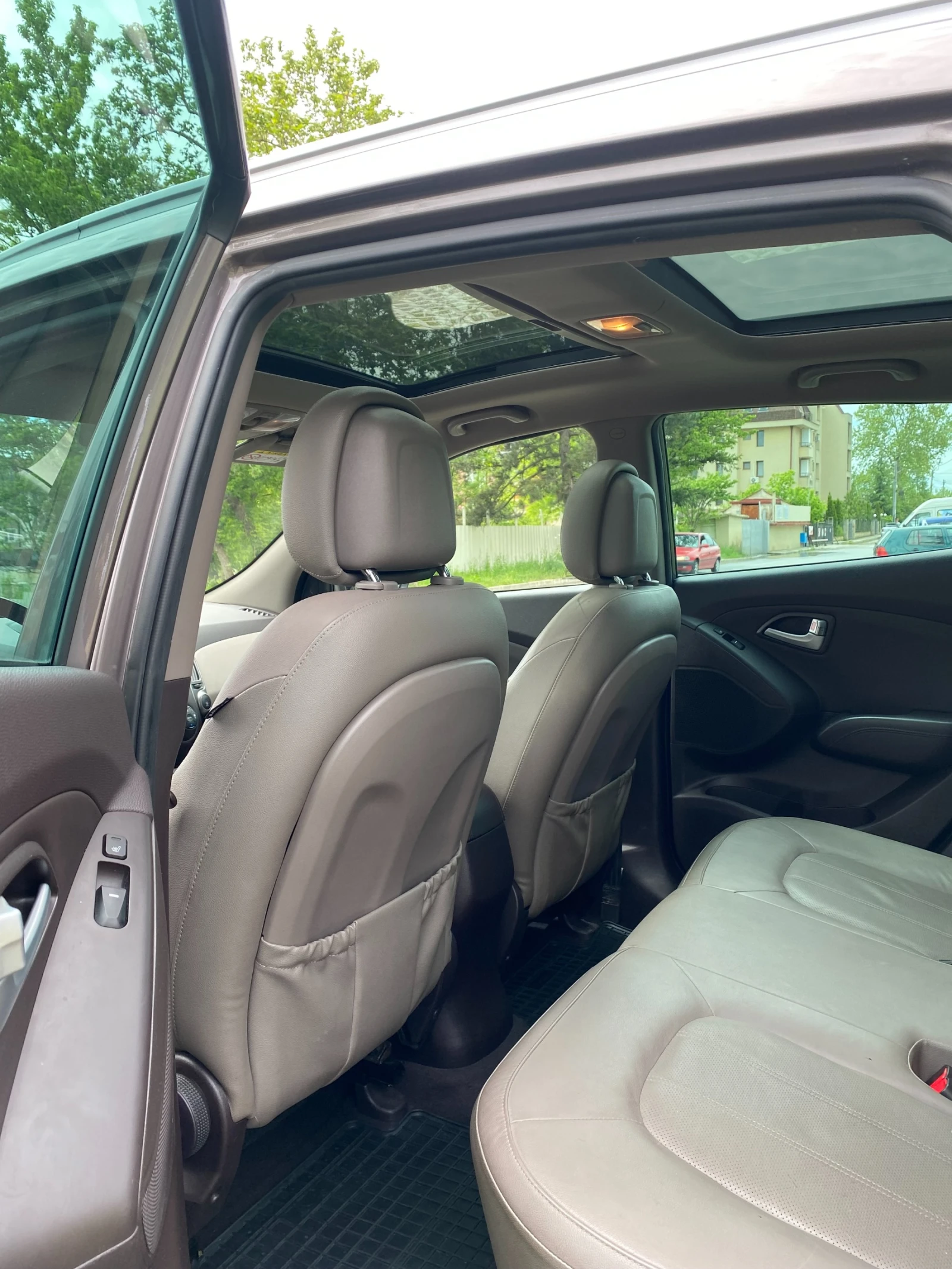 Hyundai IX35 2.0CRDI/FACELIFT/4WD/PANO/NAVI - изображение 10