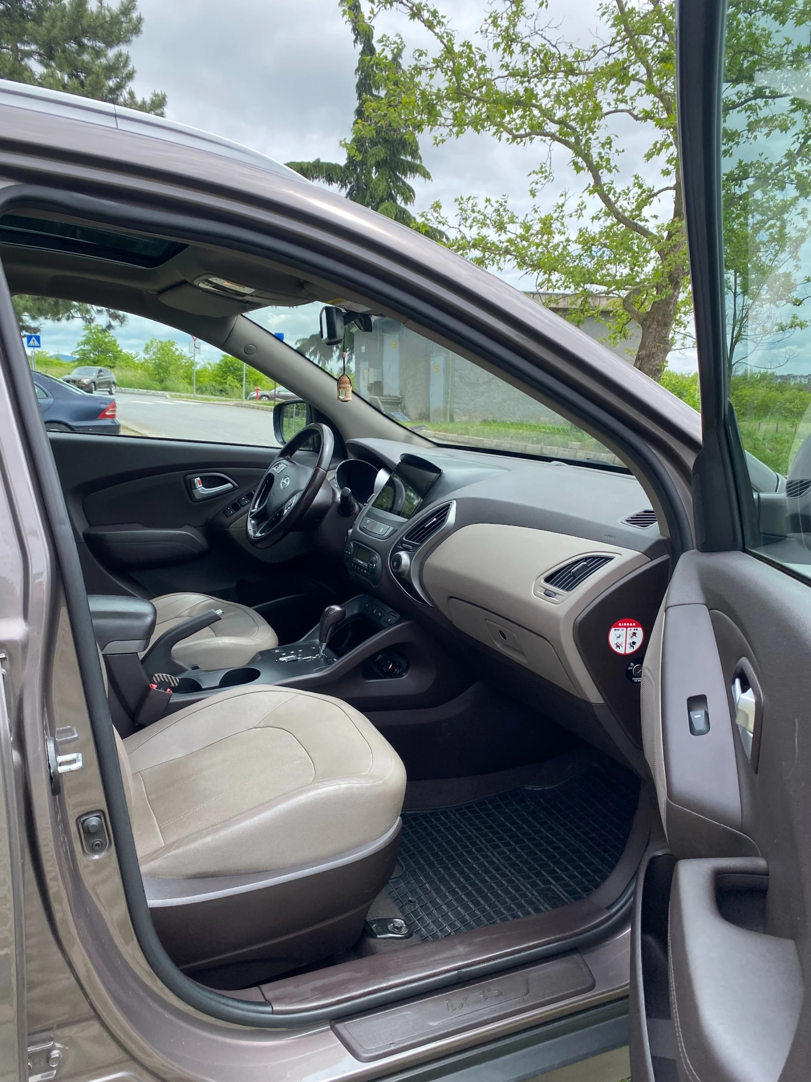 Hyundai IX35 2.0CRDI/FACELIFT/4WD/PANO/NAVI - изображение 10