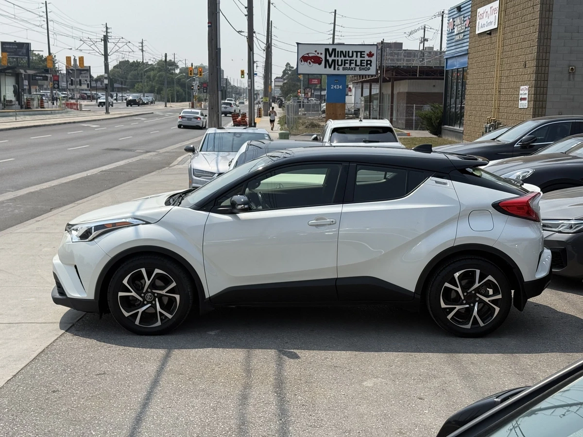Toyota C-HR XLE | APPLE CARPLAY | КАМЕРА - изображение 4