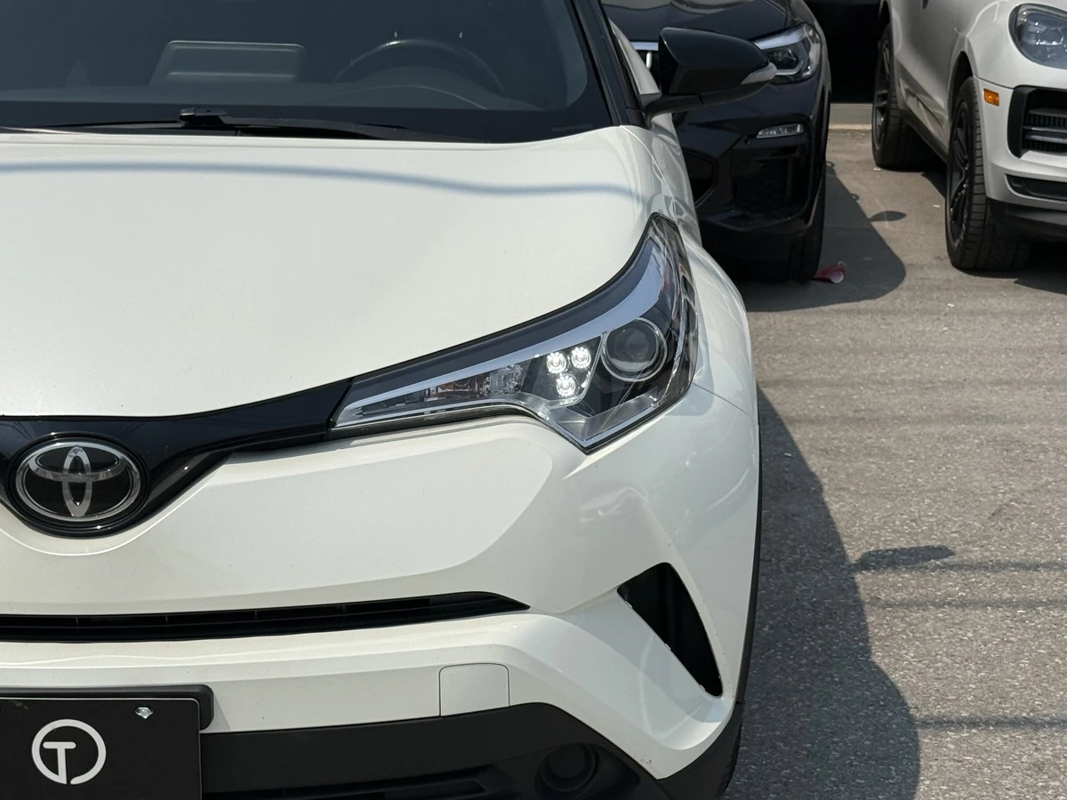 Toyota C-HR XLE | APPLE CARPLAY | КАМЕРА - изображение 3