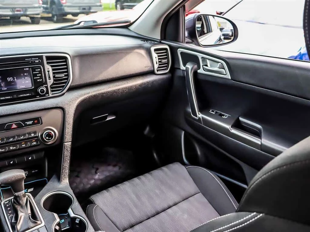 Kia Sportage * Clean Carfax AWD Financing Avail New Tires * CAR, снимка 11 - Автомобили и джипове - 53749335