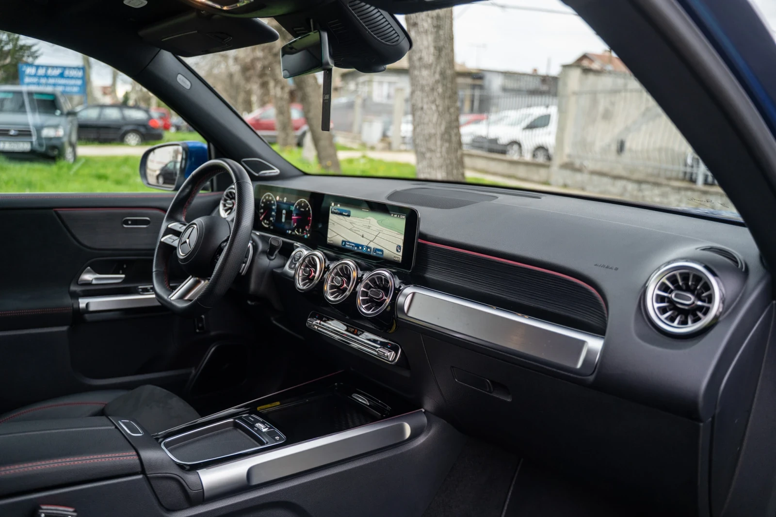 Mercedes-Benz GLB 2.0 DIESEL GERMANY AMG-Line/4Matic/Burmester  3D, снимка 10 - Автомобили и джипове - 54033943