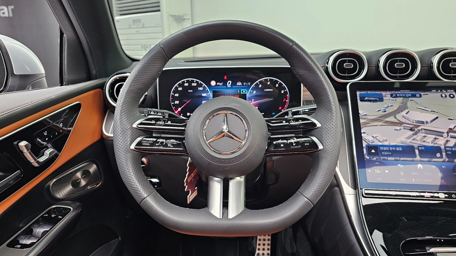 Mercedes-Benz GLC 300 GLC300 4MATIC AMG Line | 360 CAM | HUD | DISTRONIC, снимка 9 - Автомобили и джипове - 54718573