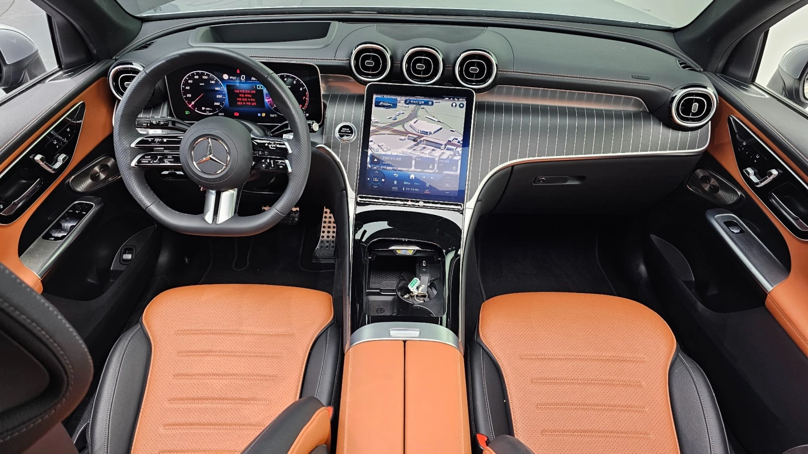 Mercedes-Benz GLC 300 GLC300 4MATIC AMG Line | 360 CAM | HUD | DISTRONIC, снимка 7 - Автомобили и джипове - 54718573