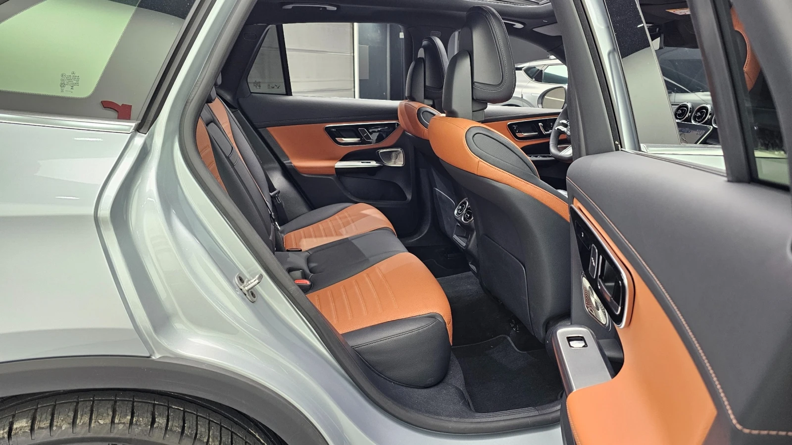 Mercedes-Benz GLC 300 GLC300 4MATIC AMG Line | 360 CAM | HUD | DISTRONIC, снимка 16 - Автомобили и джипове - 54718573