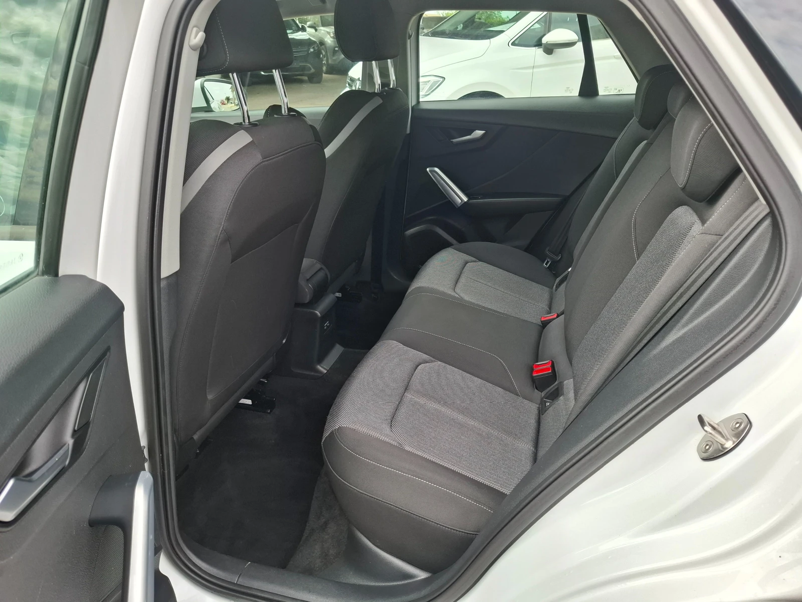 Audi Q2 1.6TDI DSG Navi, снимка 8 - Автомобили и джипове - 55152212
