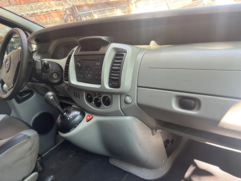 Opel Vivaro 2.5 cdci, снимка 14 - Бусове и автобуси - 52460558
