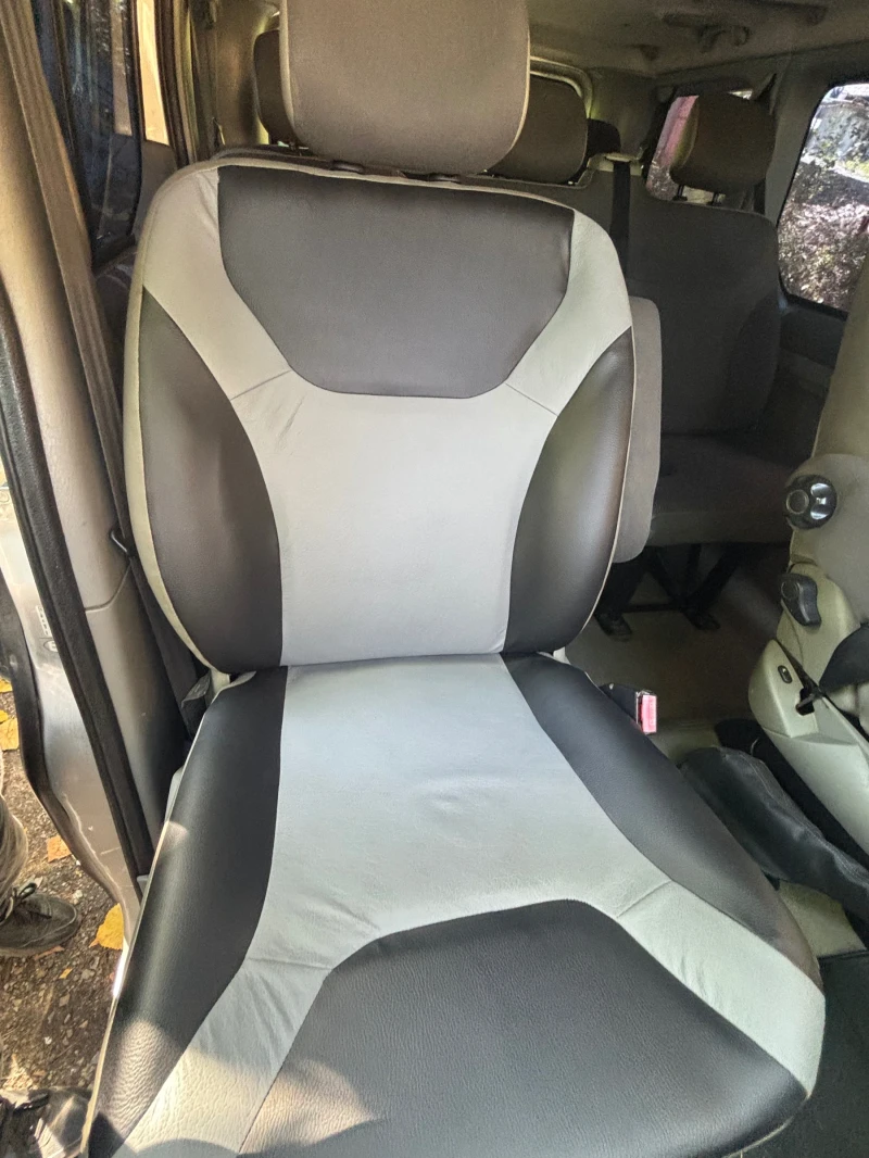 Opel Vivaro 2.5 cdci, снимка 6 - Бусове и автобуси - 52460558