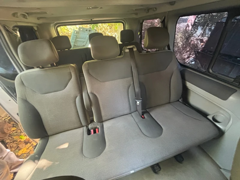 Opel Vivaro 2.5 cdci, снимка 8 - Бусове и автобуси - 52460558