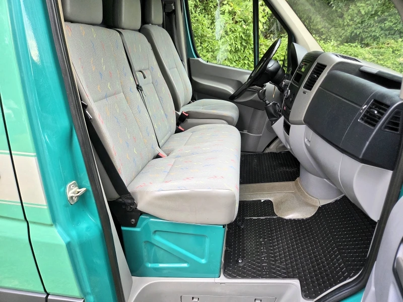 VW Crafter 2.5TDI 136hp КЛИМАТРОНИК, снимка 12 - Бусове и автобуси - 51274079