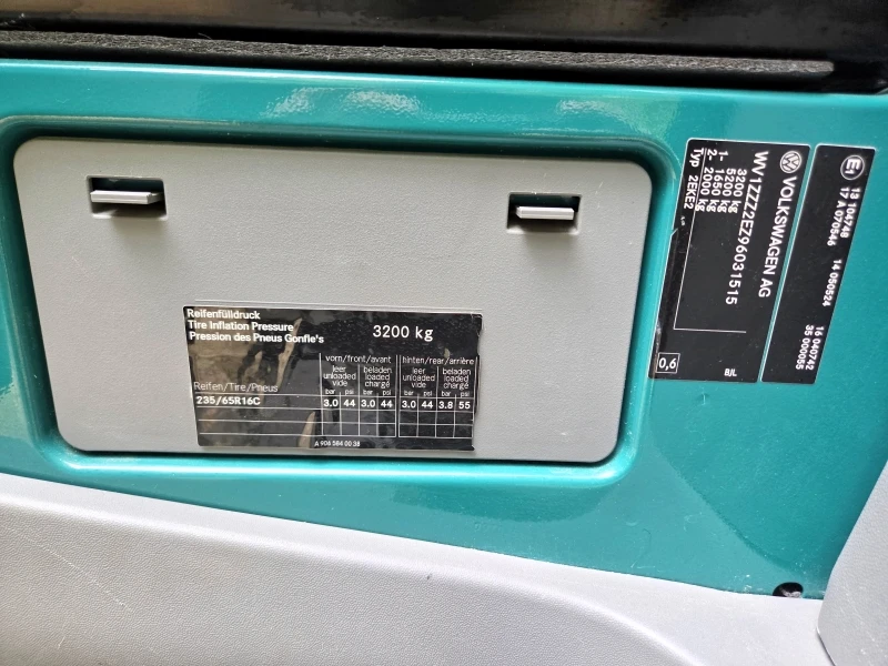 VW Crafter 2.5TDI 136hp КЛИМАТРОНИК, снимка 14 - Бусове и автобуси - 51274079