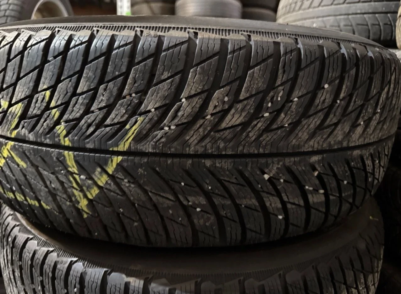 Гуми с джанти Michelin 235/60R17, снимка 2 - Гуми и джанти - 55817017