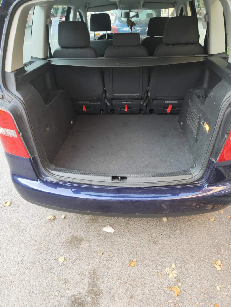 VW Touran 1.6, снимка 7 - Автомобили и джипове - 47144991