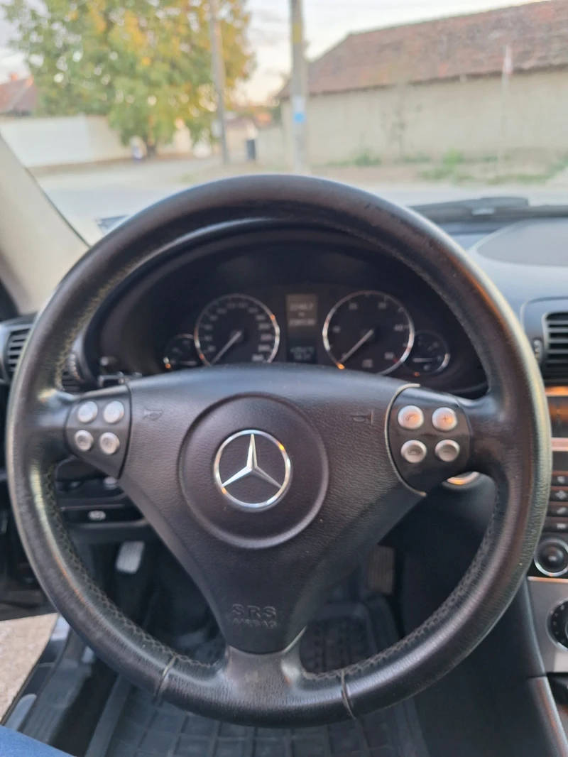 Mercedes-Benz C 200, снимка 3 - Автомобили и джипове - 47597168