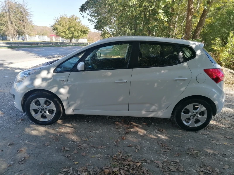 Kia Venga 1.4 90kc, снимка 4 - Автомобили и джипове - 47678159