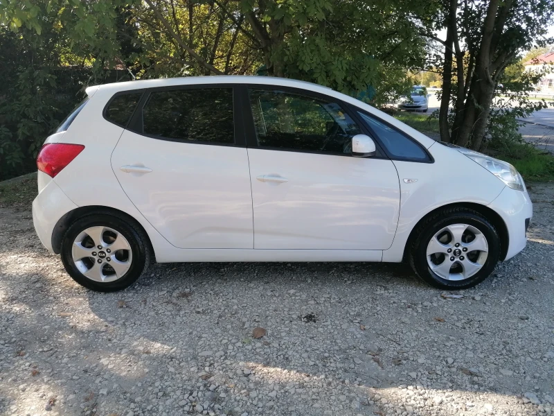 Kia Venga 1.4 90kc, снимка 8 - Автомобили и джипове - 47678159