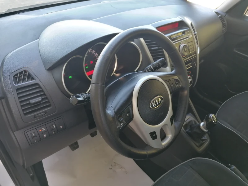 Kia Venga 1.4 90kc, снимка 10 - Автомобили и джипове - 47678159