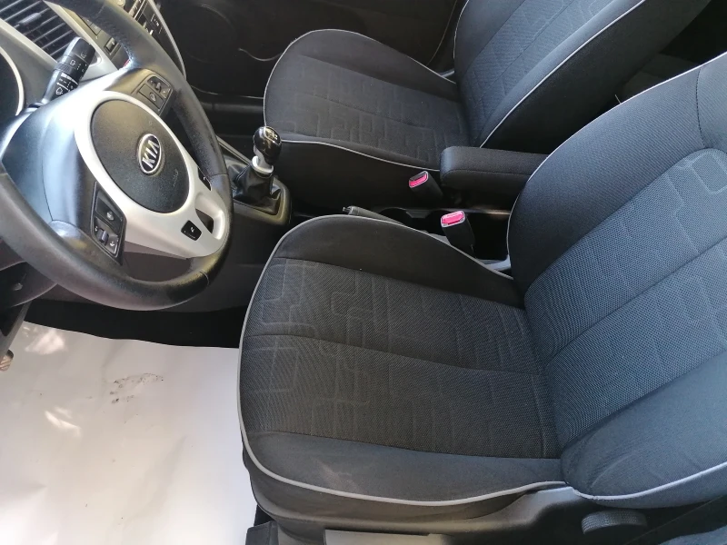 Kia Venga 1.4 90kc, снимка 11 - Автомобили и джипове - 47678159