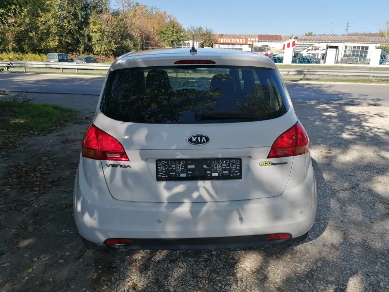 Kia Venga 1.4 90kc, снимка 6 - Автомобили и джипове - 47678159