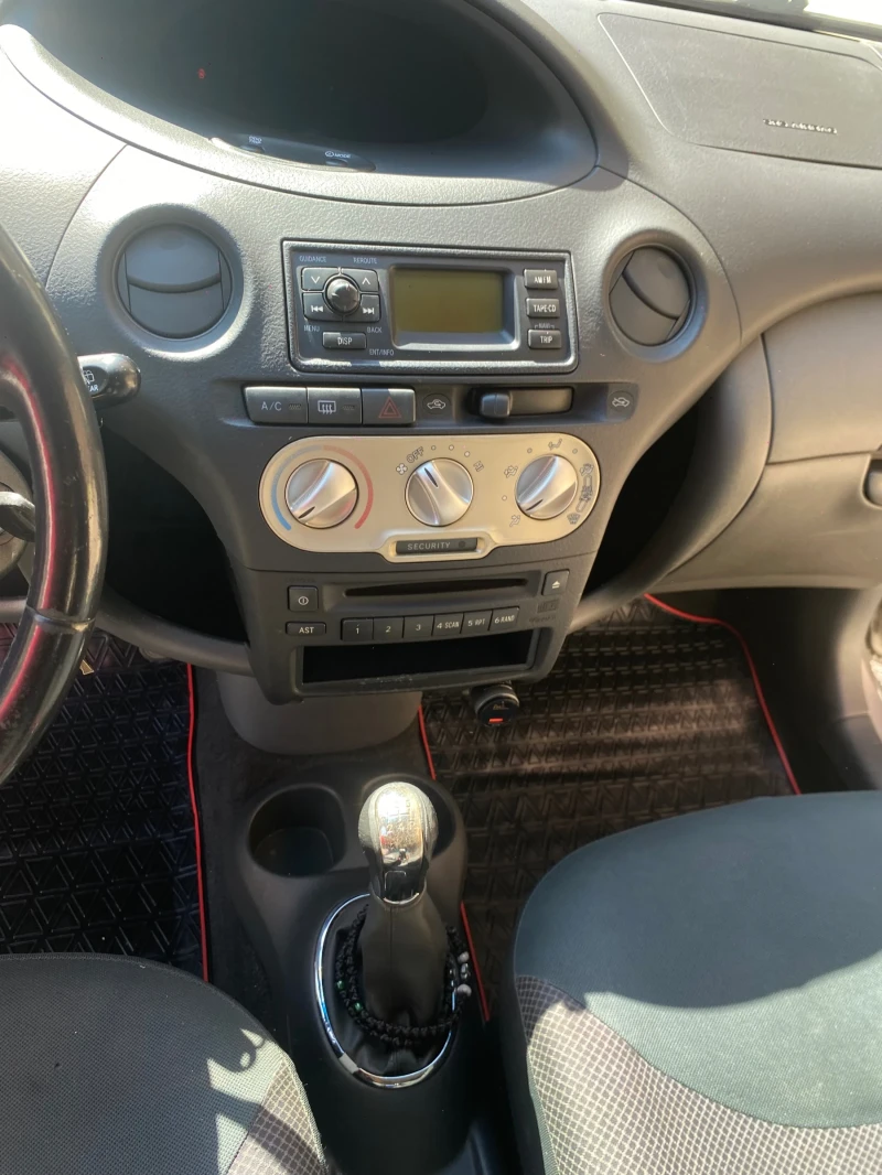 Toyota Yaris, снимка 11 - Автомобили и джипове - 48576098