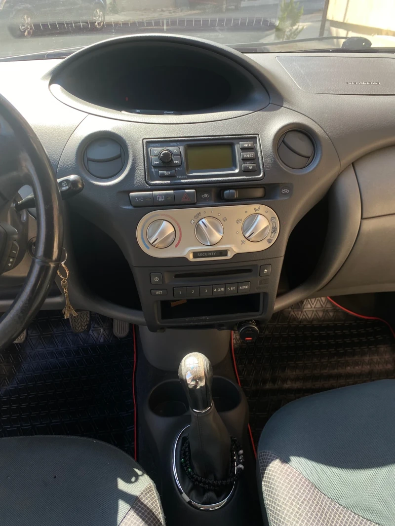 Toyota Yaris, снимка 8 - Автомобили и джипове - 48576098