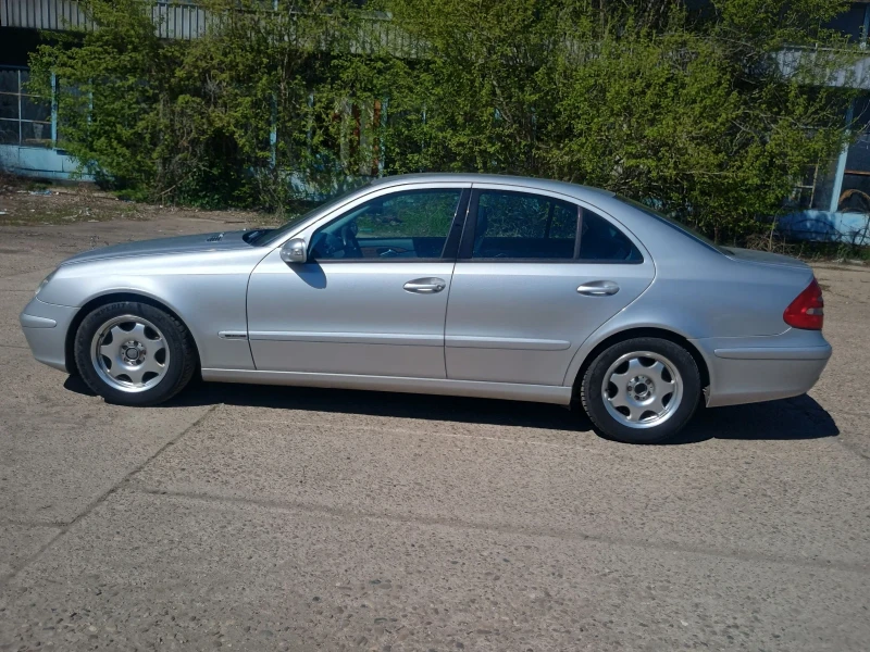 Mercedes-Benz E 220, снимка 2 - Автомобили и джипове - 52477980