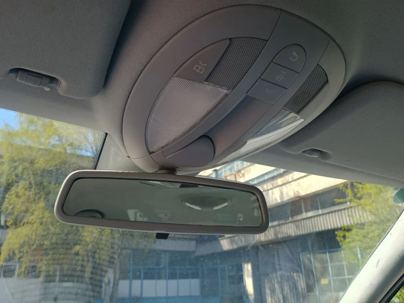 Mercedes-Benz E 220, снимка 12 - Автомобили и джипове - 52477980