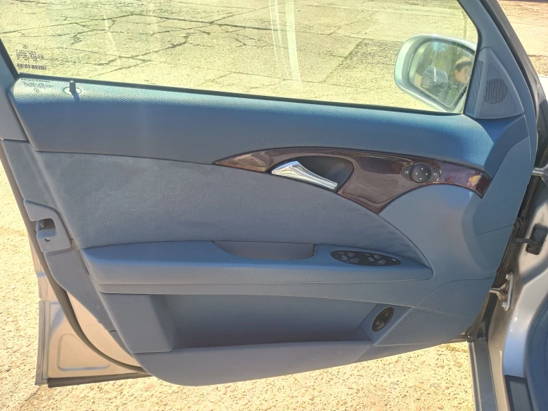 Mercedes-Benz E 220, снимка 11 - Автомобили и джипове - 52477980