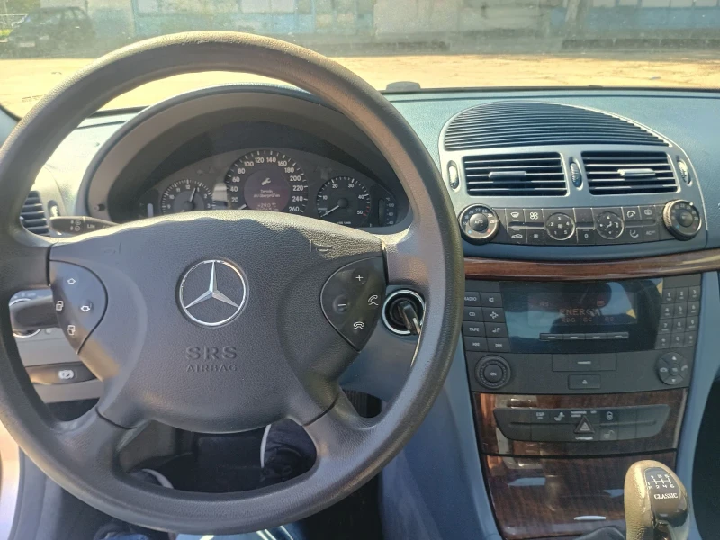 Mercedes-Benz E 220, снимка 7 - Автомобили и джипове - 52477980