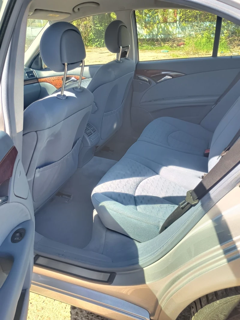 Mercedes-Benz E 220, снимка 10 - Автомобили и джипове - 52477980