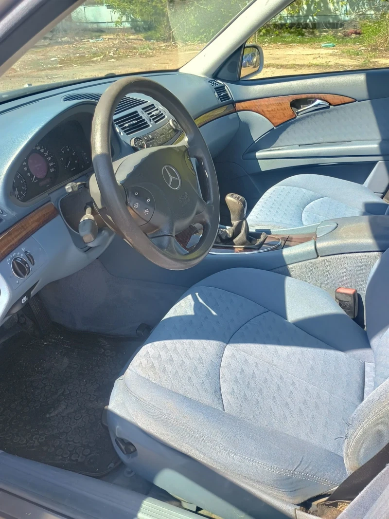 Mercedes-Benz E 220, снимка 9 - Автомобили и джипове - 52477980