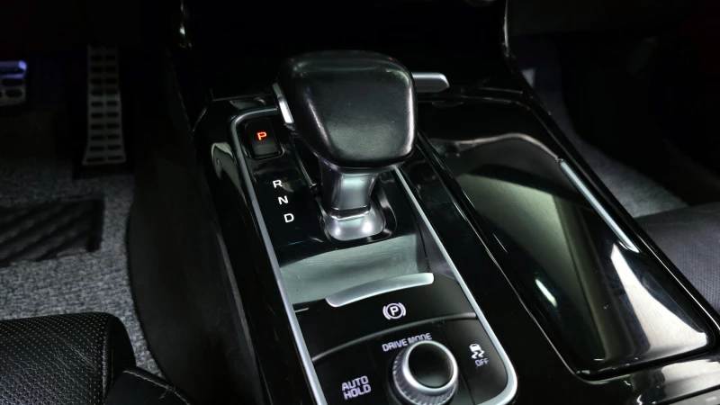 Kia Stinger 2.0T 2WD PLATINUM, снимка 8 - Автомобили и джипове - 52494101