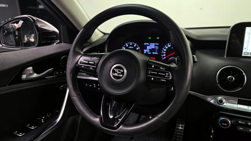 Kia Stinger 2.0T 2WD PLATINUM, снимка 12 - Автомобили и джипове - 52494101