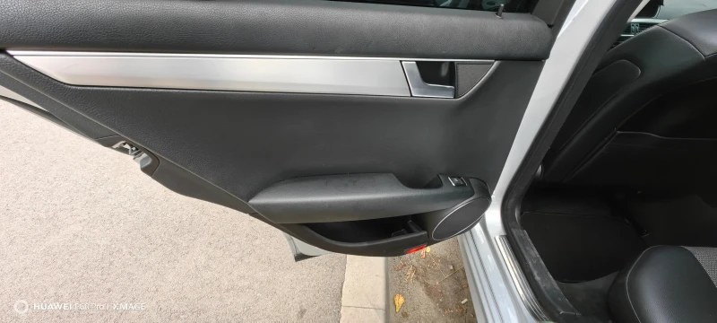 Mercedes-Benz C 220, снимка 5 - Автомобили и джипове - 53059935