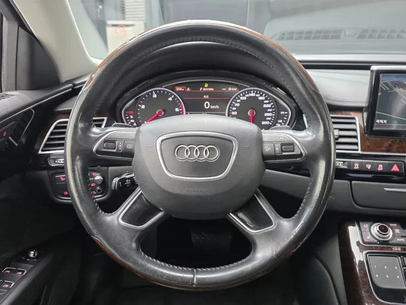Audi A8 3.0 Tdi Quattro D4, снимка 13 - Автомобили и джипове - 53285618