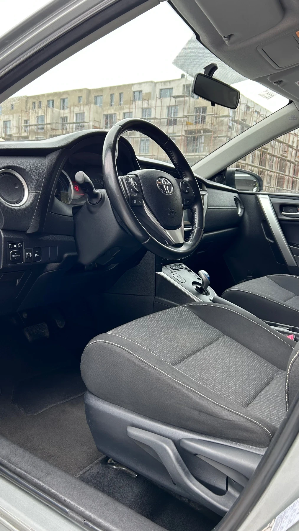 Toyota Auris 1.8 Hybrid / 136000km - изображение 9