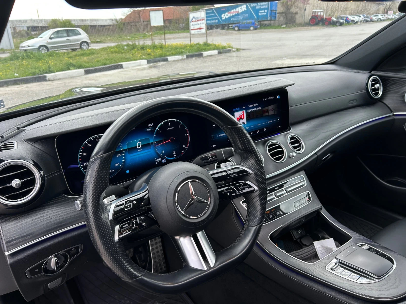 Mercedes-Benz E 220 AMG Line Burmester* Пано* 360* HEAD-UP/KEYLES// - изображение 10