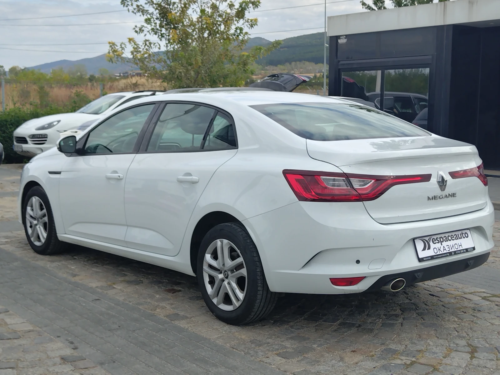 Renault Megane 1.3TCe 140 к.с./Life - изображение 7