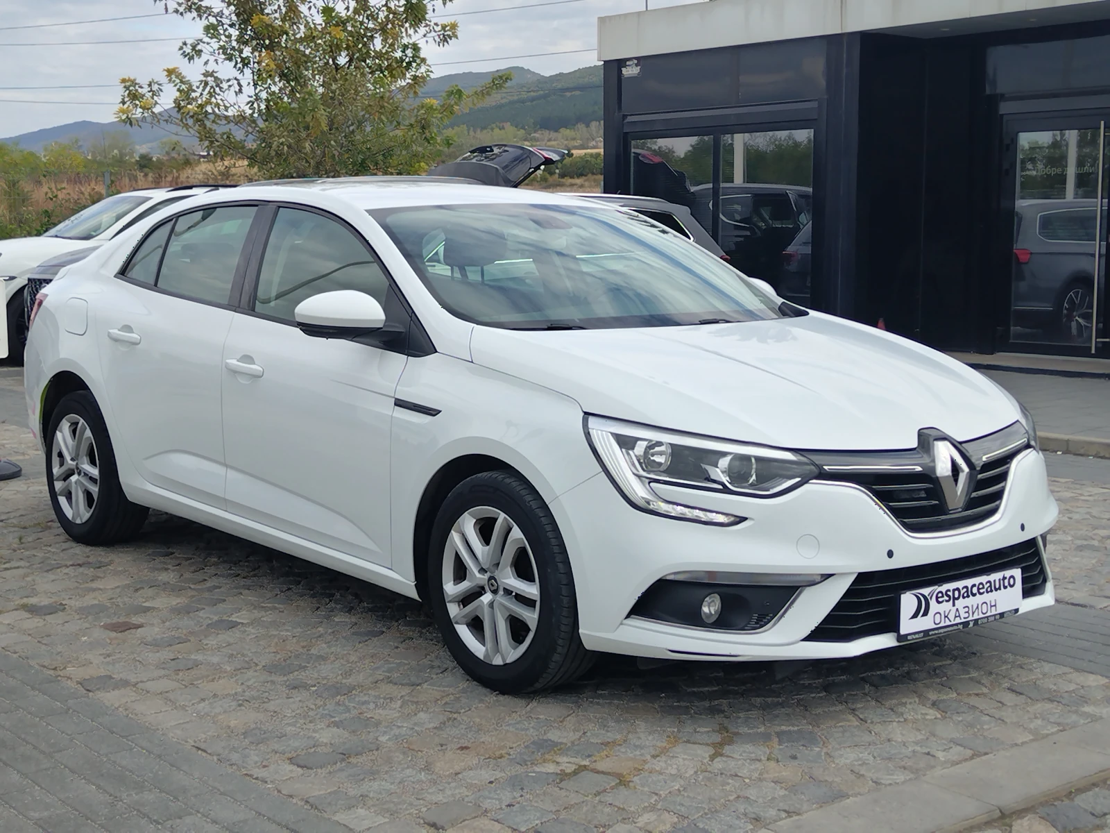 Renault Megane 1.3TCe 140 к.с./Life - изображение 3