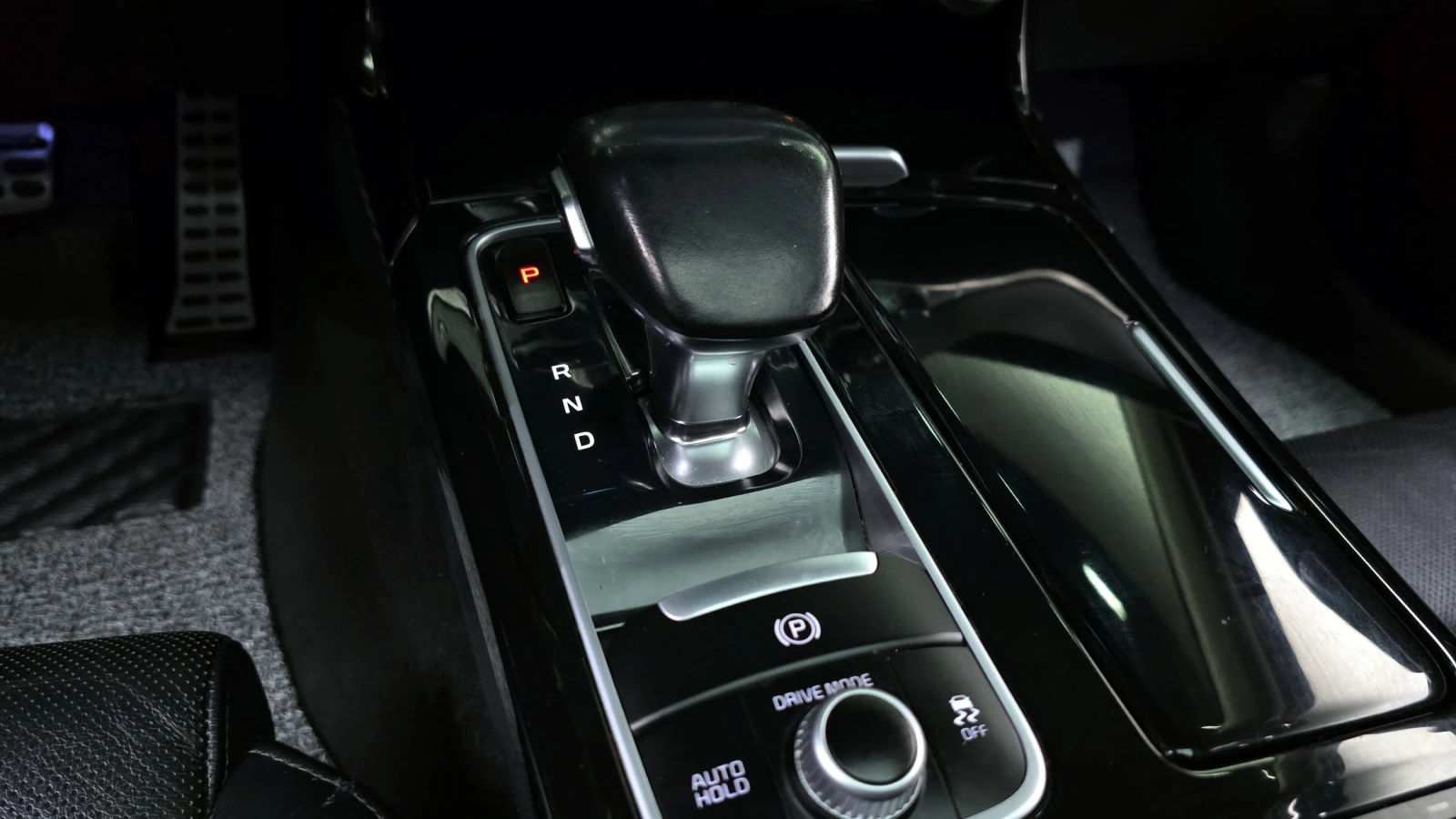 Kia Stinger 2.0T 2WD PLATINUM - изображение 8