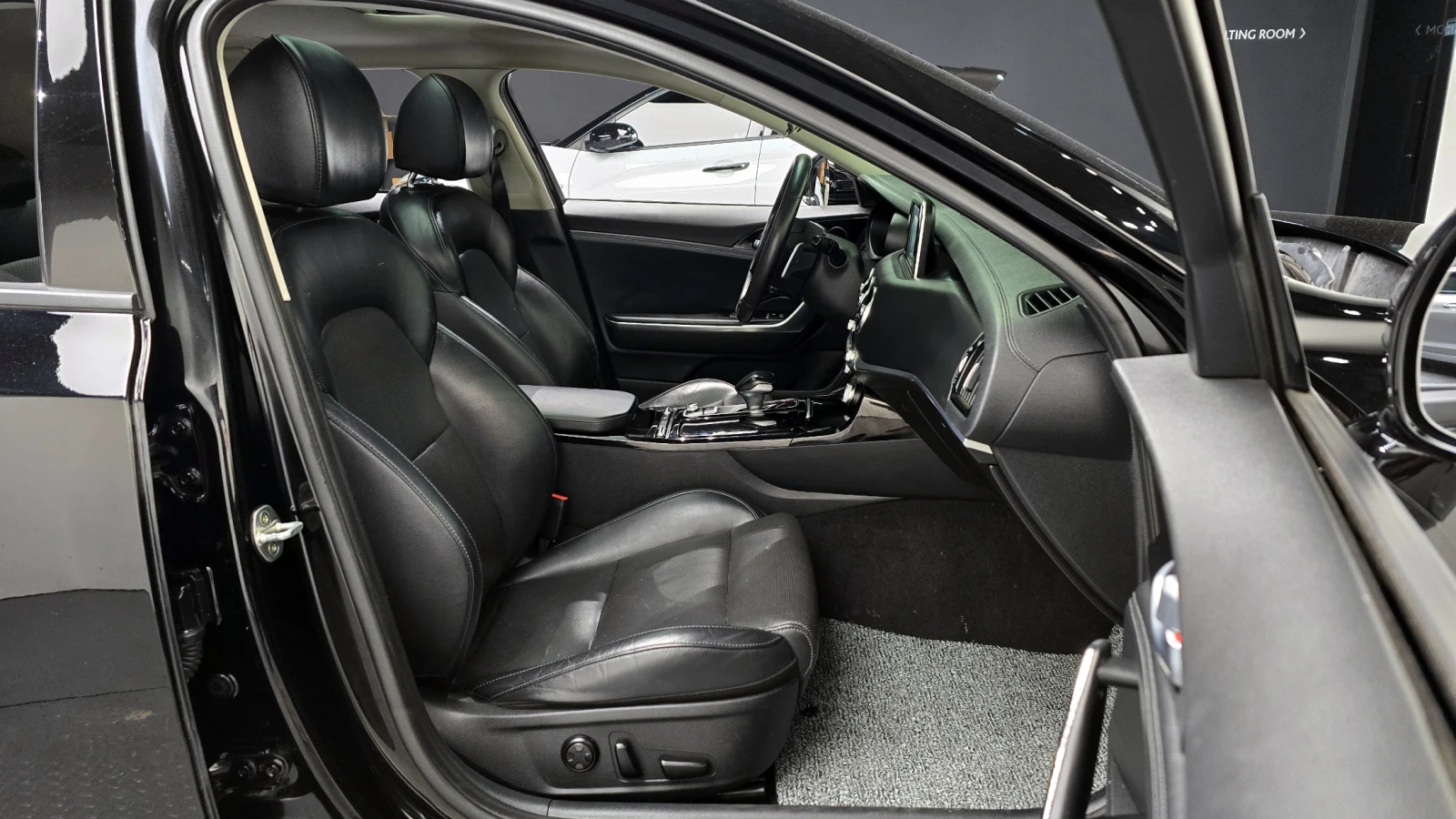 Kia Stinger 2.0T 2WD PLATINUM - изображение 9