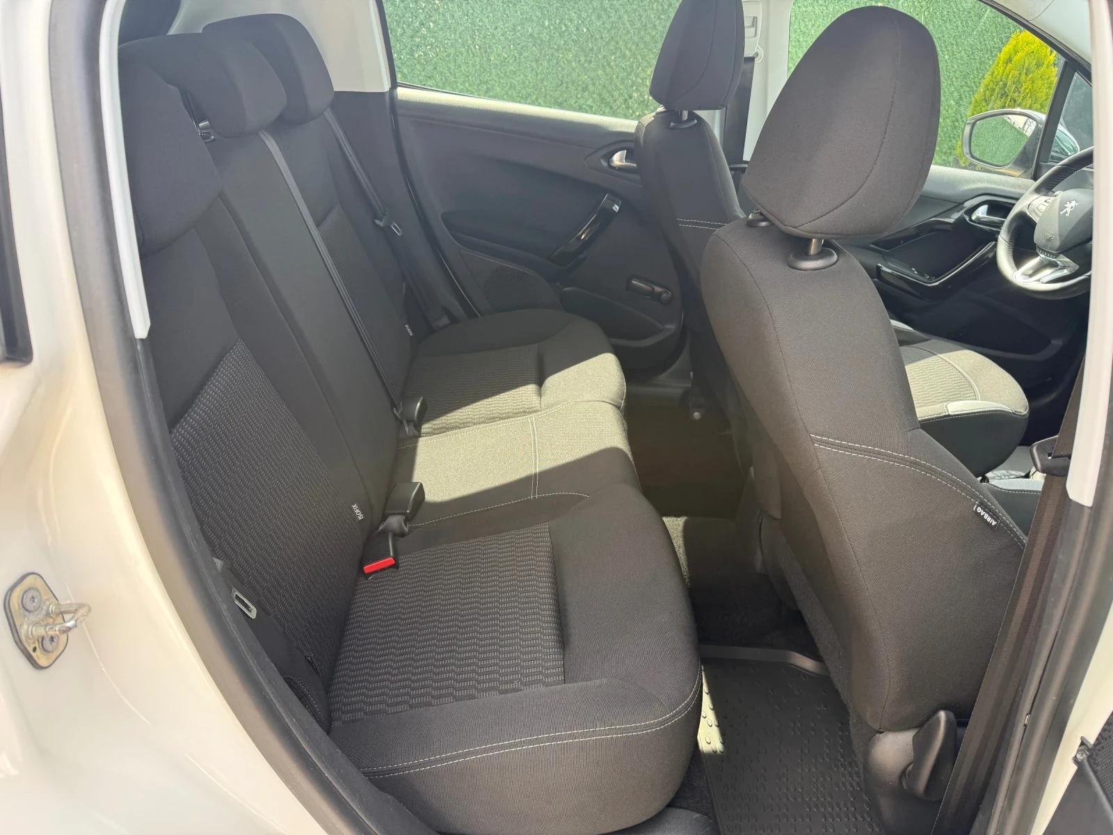 Peugeot 208 1.2* STYLE* EURO6* 80000km* TOP, снимка 12 - Автомобили и джипове - 54014922