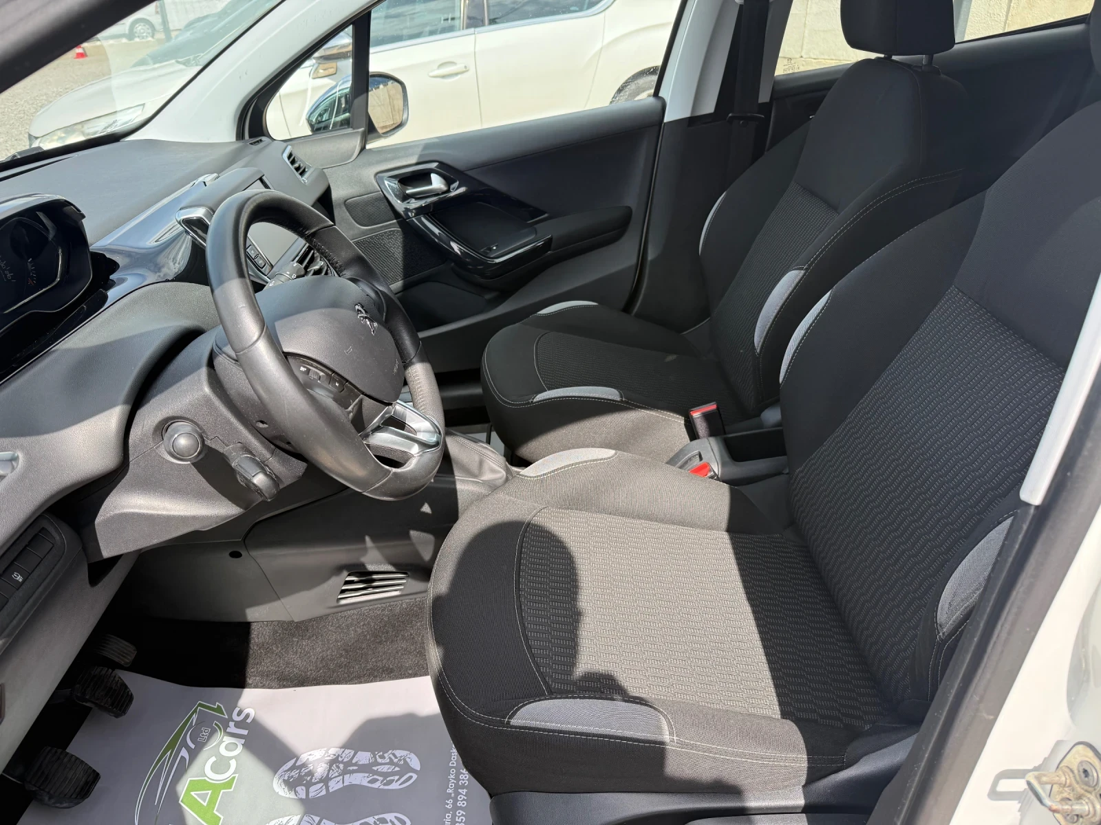 Peugeot 208 1.2* STYLE* EURO6* 80000km* TOP, снимка 10 - Автомобили и джипове - 54014922