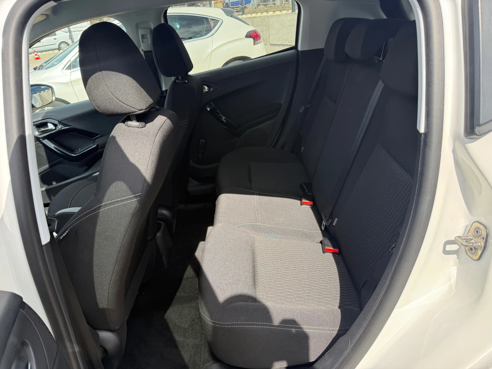 Peugeot 208 1.2* STYLE* EURO6* 80000km* TOP, снимка 11 - Автомобили и джипове - 54014922