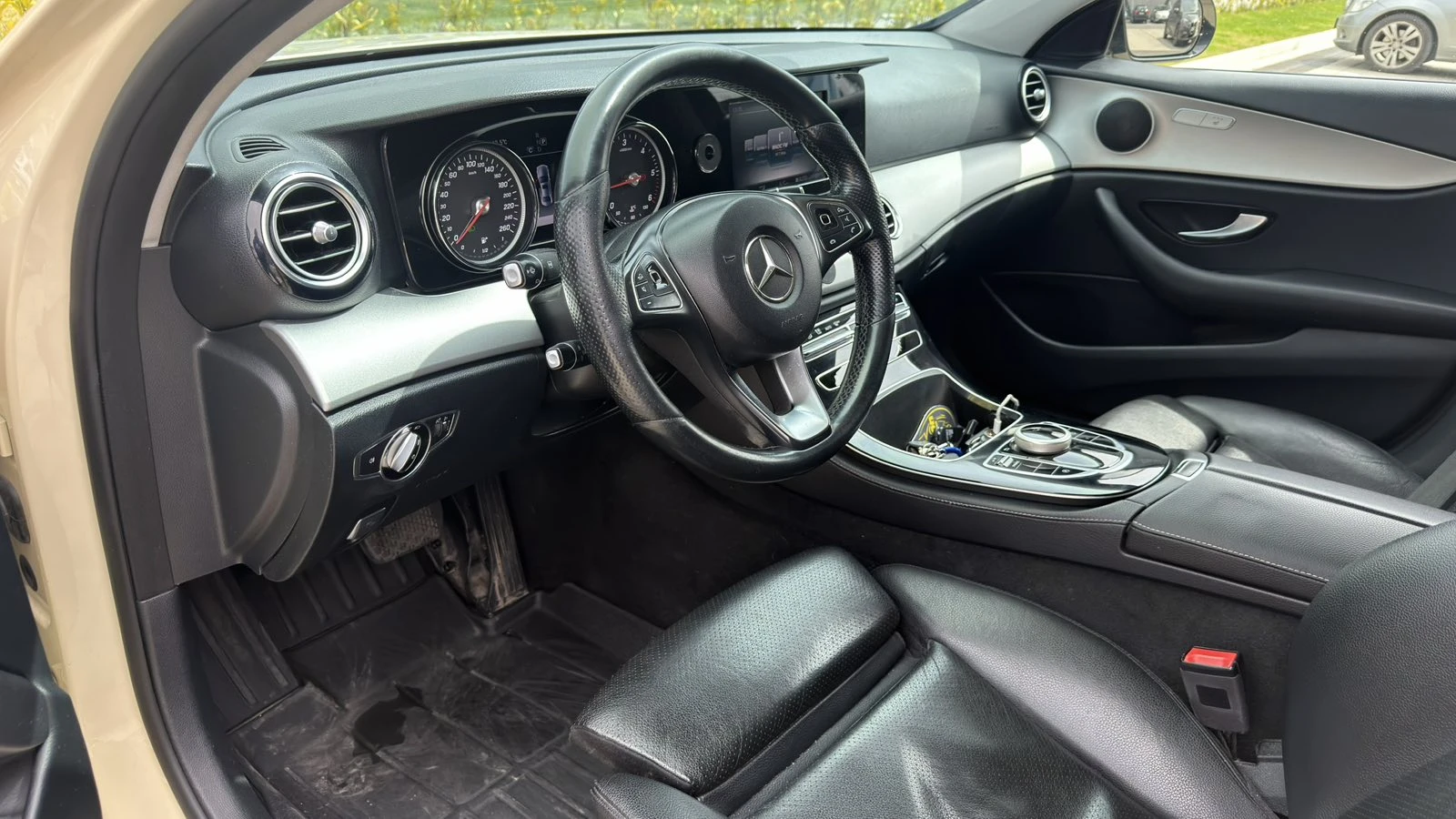 Mercedes-Benz E 200 2.0d-Navi-Kamera-, снимка 9 - Автомобили и джипове - 54214397