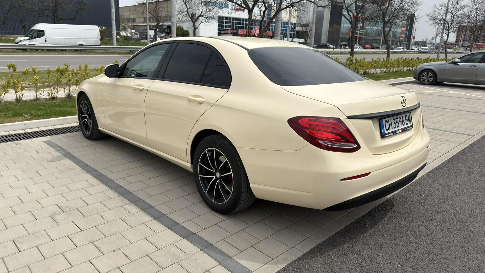 Mercedes-Benz E 200 2.0d-Navi-Kamera-, снимка 6 - Автомобили и джипове - 54214397